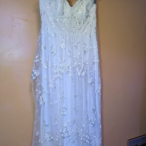 SHEIN White Floral Embroidered Strapless Dress